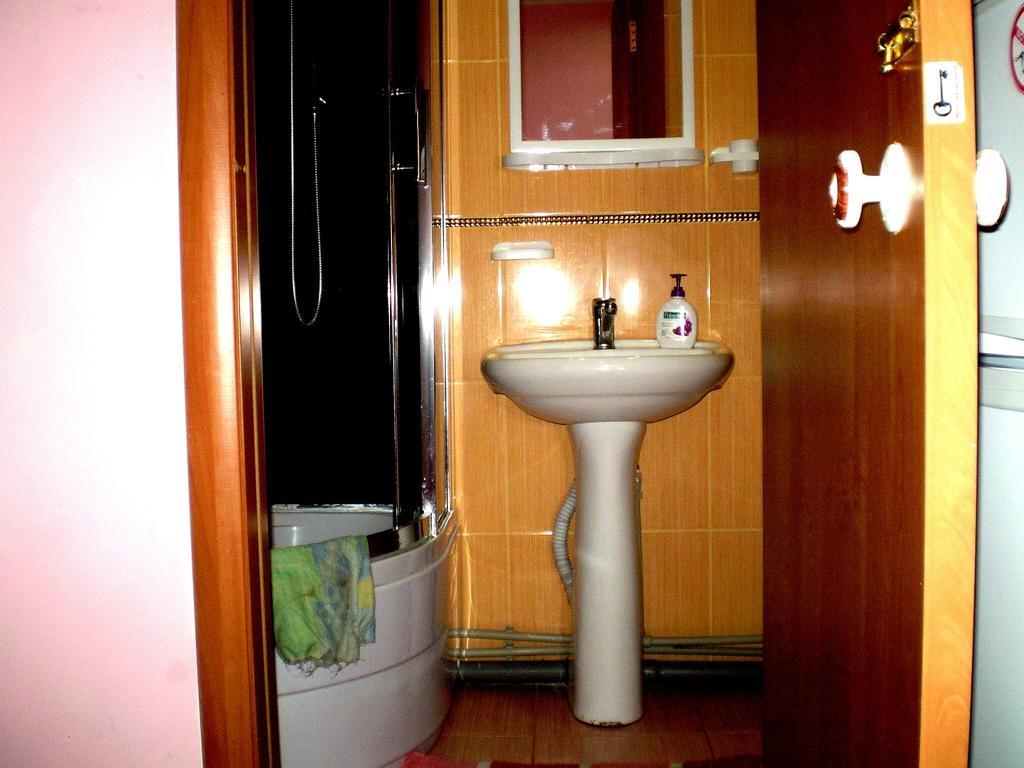 2 Комнаты 4 Дивана Чкалова-Садовая "Сити Центр" 2 Этаж Wi-Fi 2 Этажный Отдельный Дом Mykolajiv Pokoj fotografie